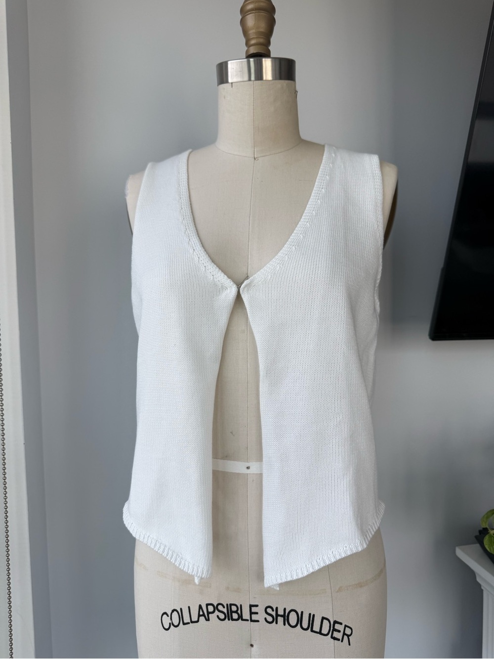 White Knit Sleeveless Open-Front Vest